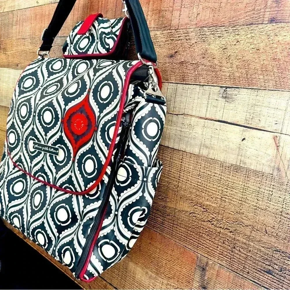 Petunia Pickle Bottom Evening In Islington Boxy Diaper Bag W Crossbody/Wristlet